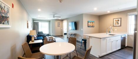 Basic Apartment | Dining room