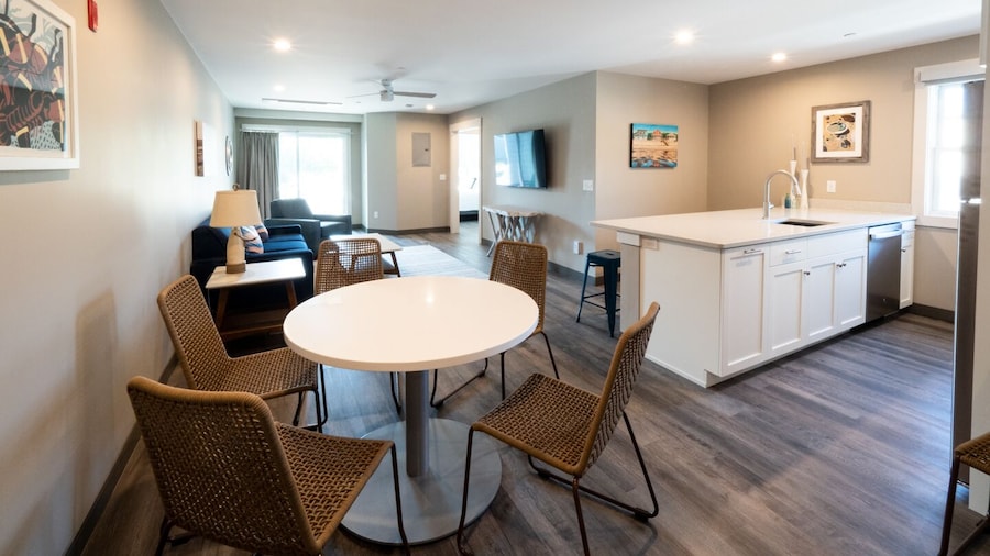 Long Beach Suites