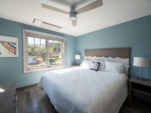 Free WiFi, bed sheets - Long Beach Suites (Gloucester)