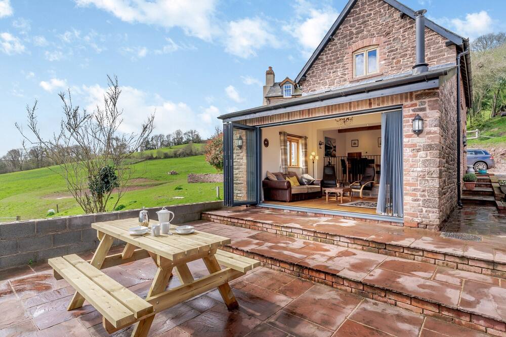 2 bedroom accommodation in Skenfrith, near Monmouth