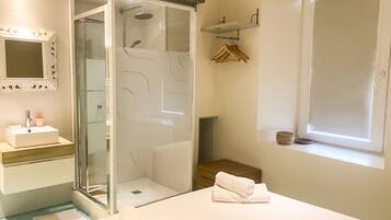Superior kamer, 1 twee- of 2 eenpersoonsbedden | Reisbedje, gratis wifi, beddengoed