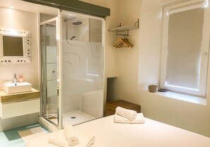 Superior Double or Twin Room | Travel crib, free WiFi, bed sheets - Casa Africa (Tarifa)