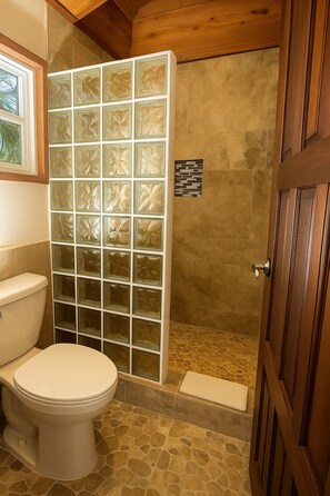 Free toiletries, bathrobes, towels - Marbucks Bed and Breakfast (San Pedro)
