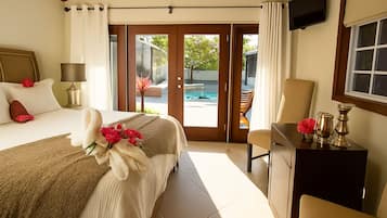 Quarto superior, 1 cama Queen, vista parcial para o oceano | Cofres nos quartos, quartos à prova de som
