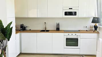 Luxury-Apartment | Essbereich im Zimmer