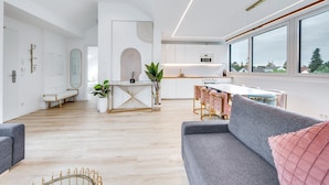 Luxury Condo | Living area - Luxus Dachgeschoss City Wohnung München (Munich)