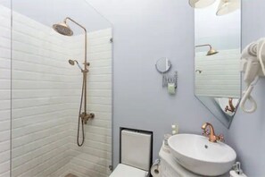 Shower - Magnificent 3 bedroom apt in the very city center (T'bilisi)