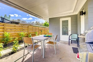Outdoor dining - Charming Sarasota Vacation Home Near Downtown (Sarasota)