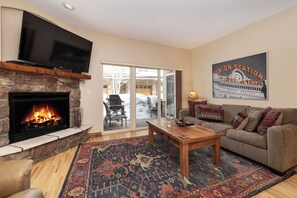 TV, fireplace