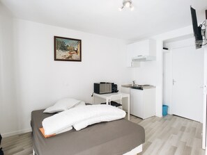 Fer et planche à repasser, Wi-Fi, literie fournie