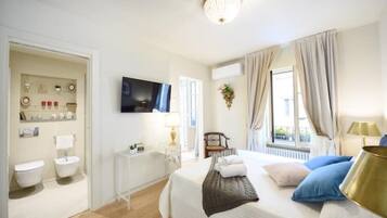 2 camere, una scrivania, ferro/asse da stiro, culla da viaggio