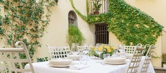 Corte Paolina - charming courtyard inside Lucca