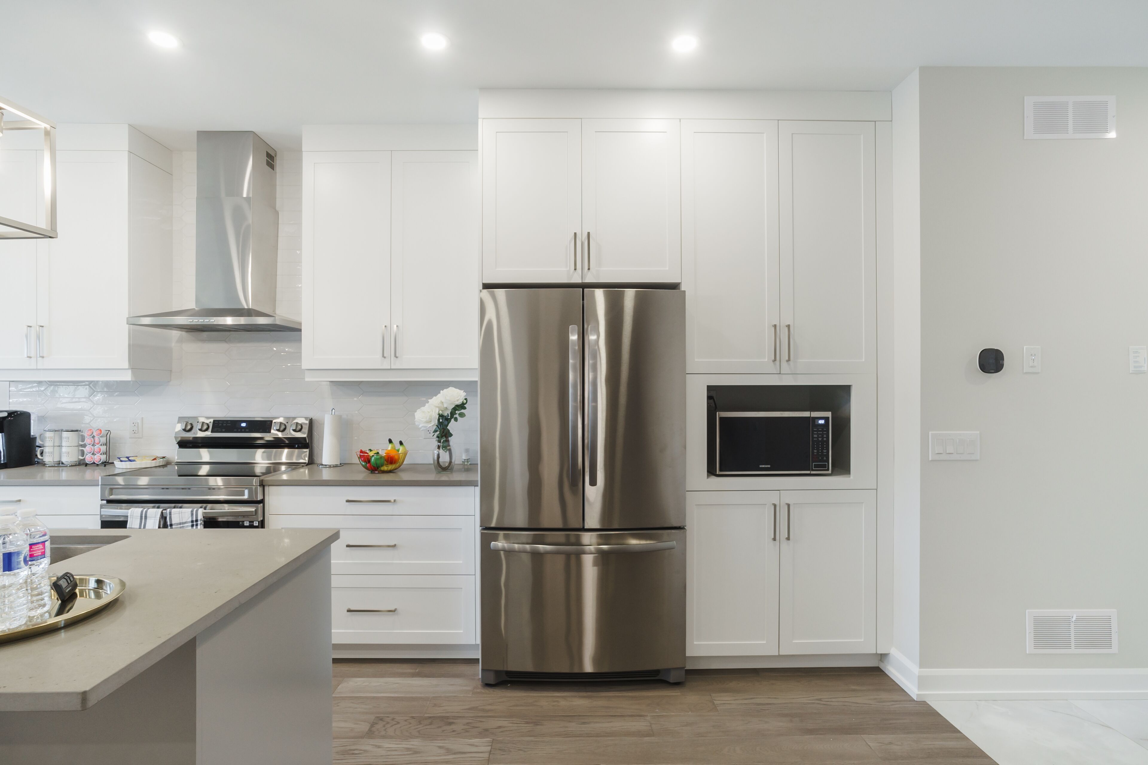 冰箱、微波炉、烤箱、炉灶