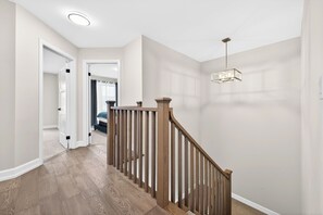 Interior - Luxurious Niagara 3 Bdr Townhouse /Garage (Niagara Falls)