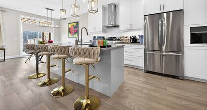 Luxurious Niagara 3 Bdr Townhouse /Garage