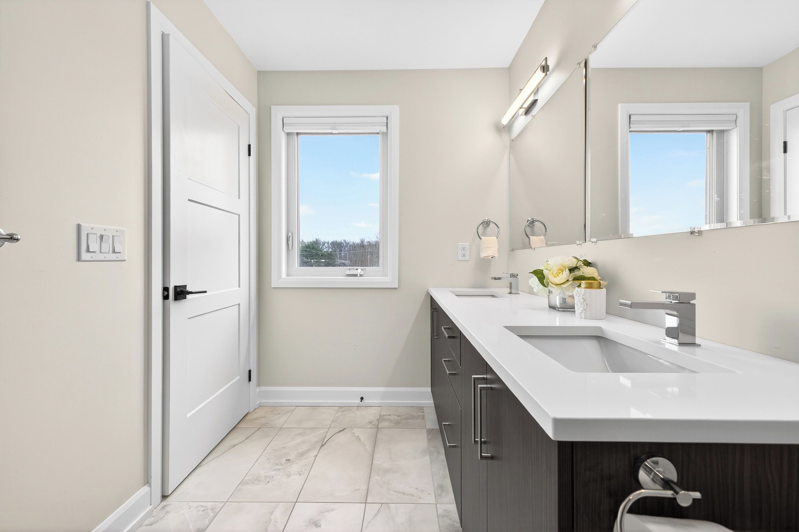 吹风机、毛巾、肥皂、洗发水