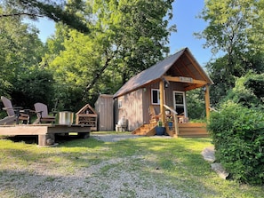 Property grounds - STARWOOD - PET FRIENDLY! - OFF GRID - ROMANTIC - ON WINE TRAIL (Hammondsport)