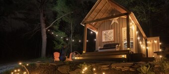 STARWOOD - ROMANTIC - OFF GRID - WINE TRAIL CABIN - Pet Friendly! 4 Seasons