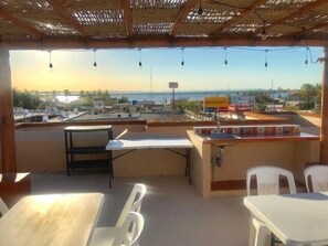 Outdoor dining - Suites Bahia View (La Paz)