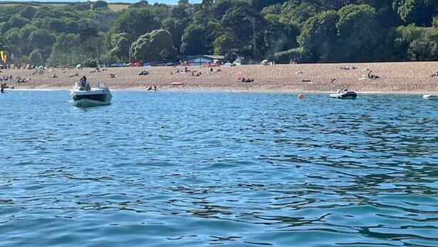 A beach with boats on the water and people on the sand. - Tawny Cottage pet friendly, barn conversion, quiet farm location, nr Dartmouth. (Dartmouth)