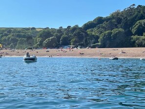 A beach with boats on the water and people on the sand. - Tawny Cottage pet friendly, barn conversion, quiet farm location, nr Dartmouth. (Dartmouth)