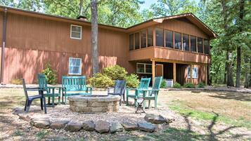 Individually decorated, individually furnished, free WiFi, bed sheets