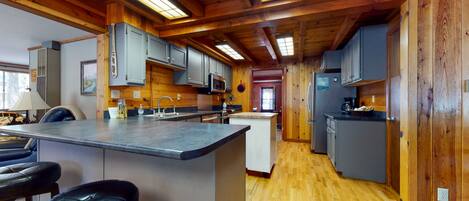 Fridge, oven, stovetop, coffee/tea maker