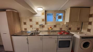 KĂŒhlschrank, Mikrowelle, Ofen, Herdplatte