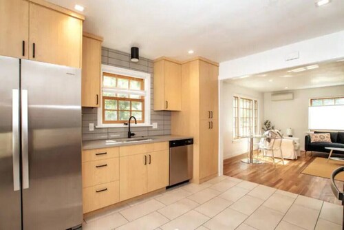 North End Bungalow Pet Friendly, HyDe PaRk!