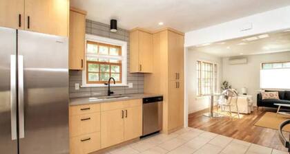 North End Bungalow Pet Friendly, HyDe PaRk!