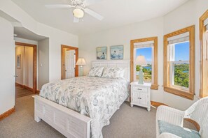 6 室のベッドルーム、WiFi (無料)、ベッドシーツ