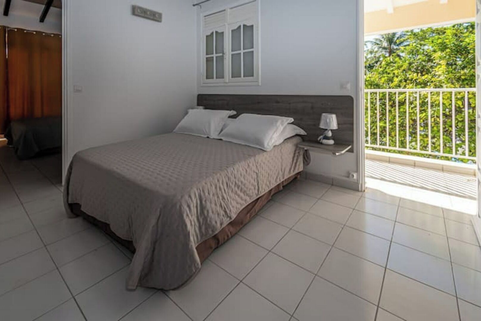 2 chambres, fer et planche à repasser, accès au Wi-Fi (inclus)