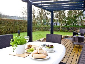 تناول الطعام ب�الخارج