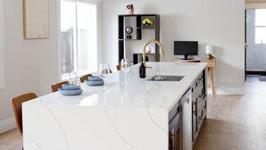 Unclassified image, 2 of 46, button - Fully renovated - 12ft island - 1.2G Wifi (Fort Lauderdale)