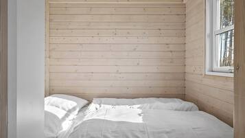 Comfort Cabin | Cribs/infant beds, free WiFi