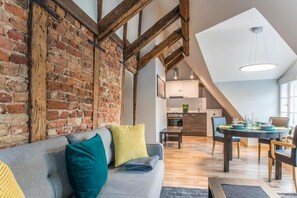 Smart TV - Colonel Suites & Apartments (Riga)