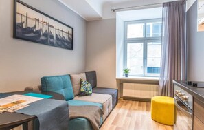 TV - Colonel Suites & Apartments (Riga)