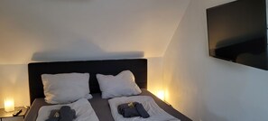 1 dormitori, escriptori, wifi gratuïta i roba de llit 