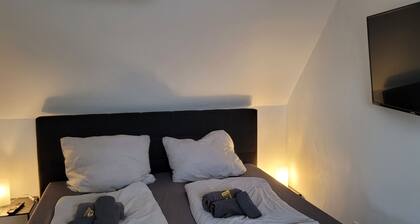 Berg Messe DG, 1 room, parking lot, W-Lan, home office, private time