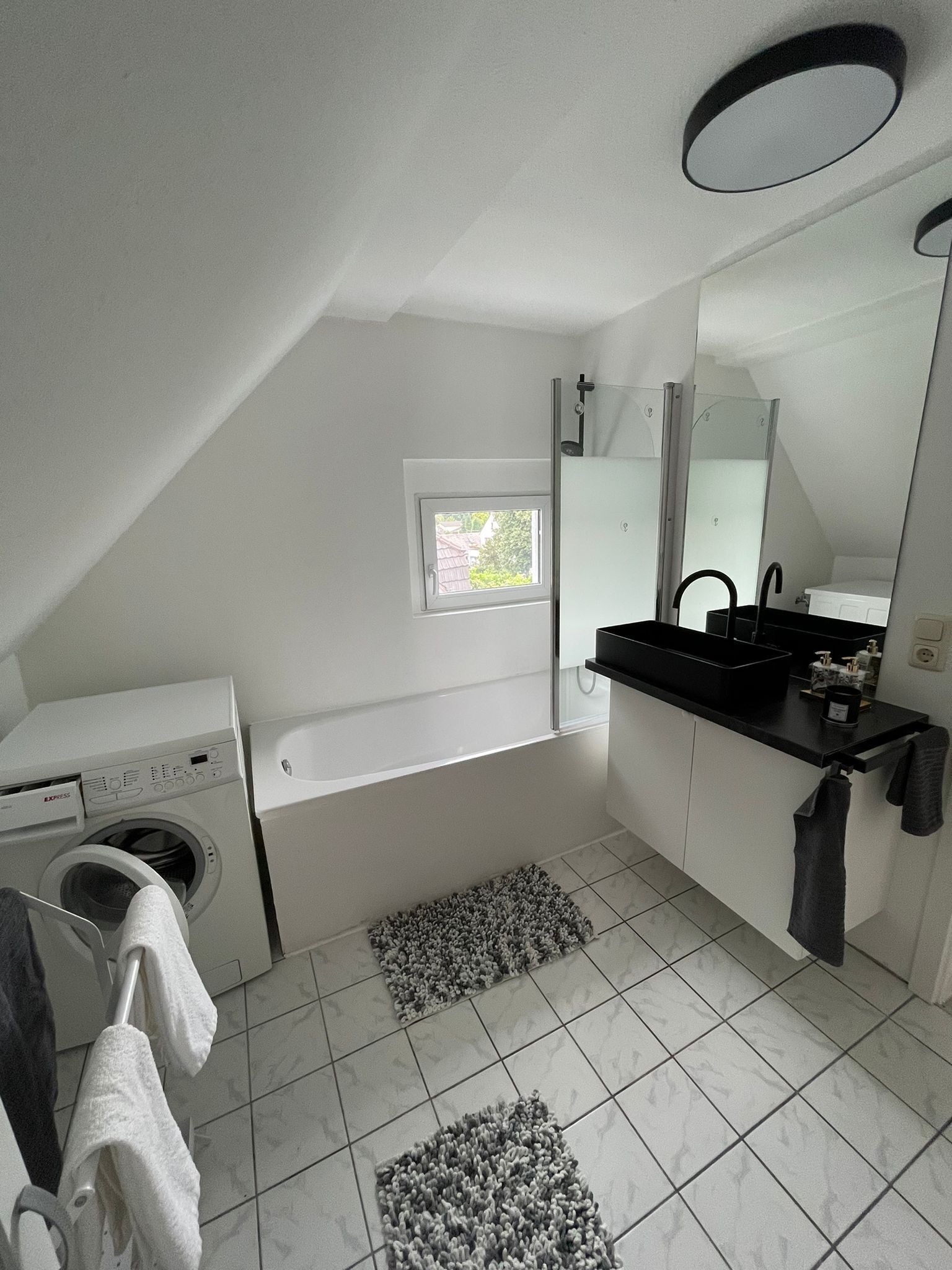 Handtücher, Seife, Toilettenpapier