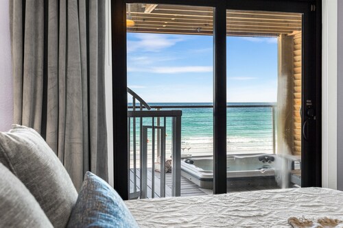 LUXURY ON PRIVATE BEACH: Gulf Front Hot Tub, Remodeled 2024, Beach Svc, 4 Kings