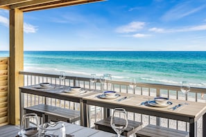 Outdoor dining - LUXURY ON PRIVATE BEACH: Gulf Front Hot Tub, Remodeled 2024, Beach Svc, 4 Kings (Miramar Beach)
