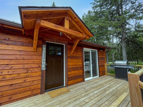 Minocqua - FALL COLORS! Newly renovated & walking distance to town!