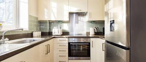 Fridge, microwave, oven, stovetop