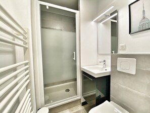 Shower, hair dryer, towels - Rock in Share - Le Petit Frontalier (Terville)