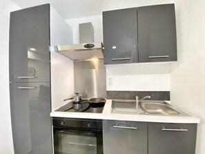 Kühlschrank, Mikrowelle, Ofen