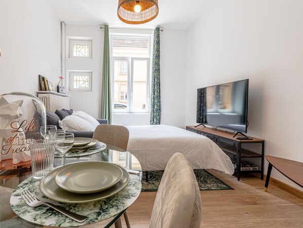 1 chambre, fer et planche à repasser, Wi-Fi, draps fournis