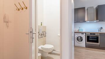 SĂšche-cheveux, serviettes fournies