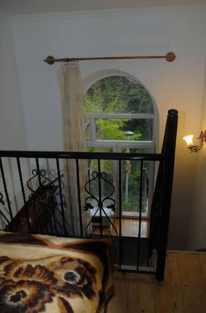 1 soverom og strykejern/-brett