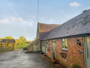 Exterior - 1 bedroom accommodation in Middle Mayfield, near Ashbourne (Middle Mayfield, near Ashbourne)